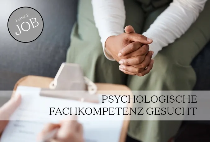 Therapiesituation, Patientin faltet Hände, Therapeut*in macht Notizen. Man sieht nur die Hände, keine Köpfe
